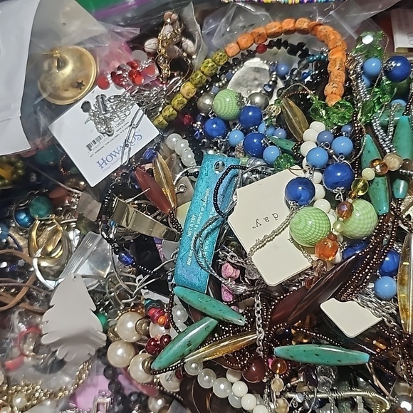 Mixed Wearable or Crafting Jewelry 2 pound box 📦 Random Lot - Picture 1 of 13